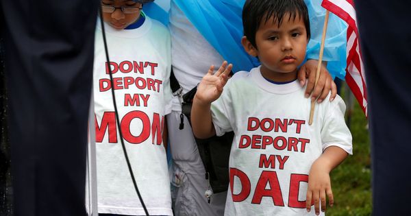 Foto: Niños con camisetas antideportación durante una protesta contra las políticas de Trump en Washington, el 15 de agosto de 2017. (Reuters)