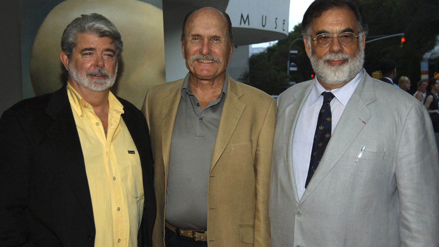 Lucas (izquierda) junto a Robert Duvall (centro) y Francis Ford Coppola en el reestreno de 'THX 1138' en 2004 (Getty Images)