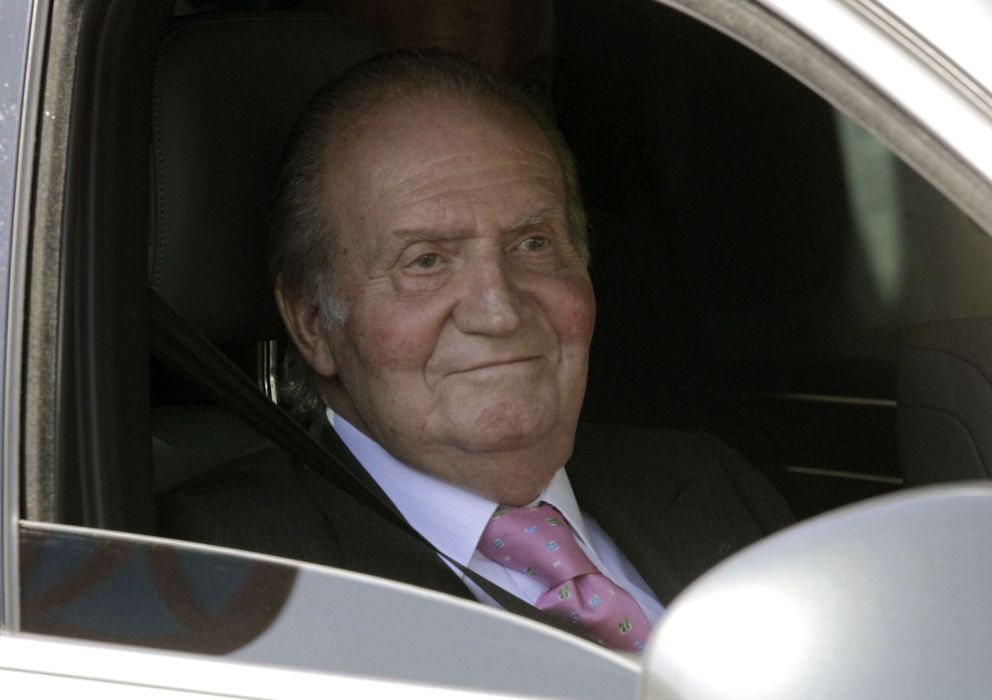 Foto: El Rey Juan Carlos a su llegada al Hospital Quirón Madrid. (EFE)