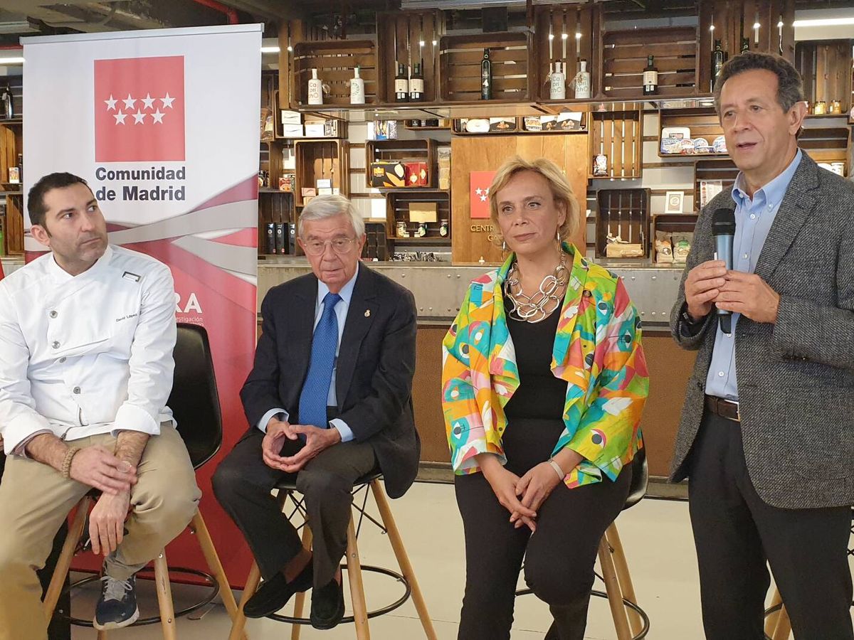 Foto: Daniel López, Rafael Ansón, Marta Garaulet y Jesús Román, durante la presentación del libro. (A.G.)