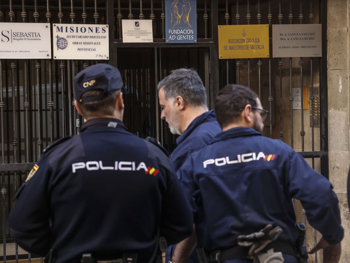 Foto: Agentes de la Policía Nacional en Valencia. (Europa Press/Rober Solsona)
