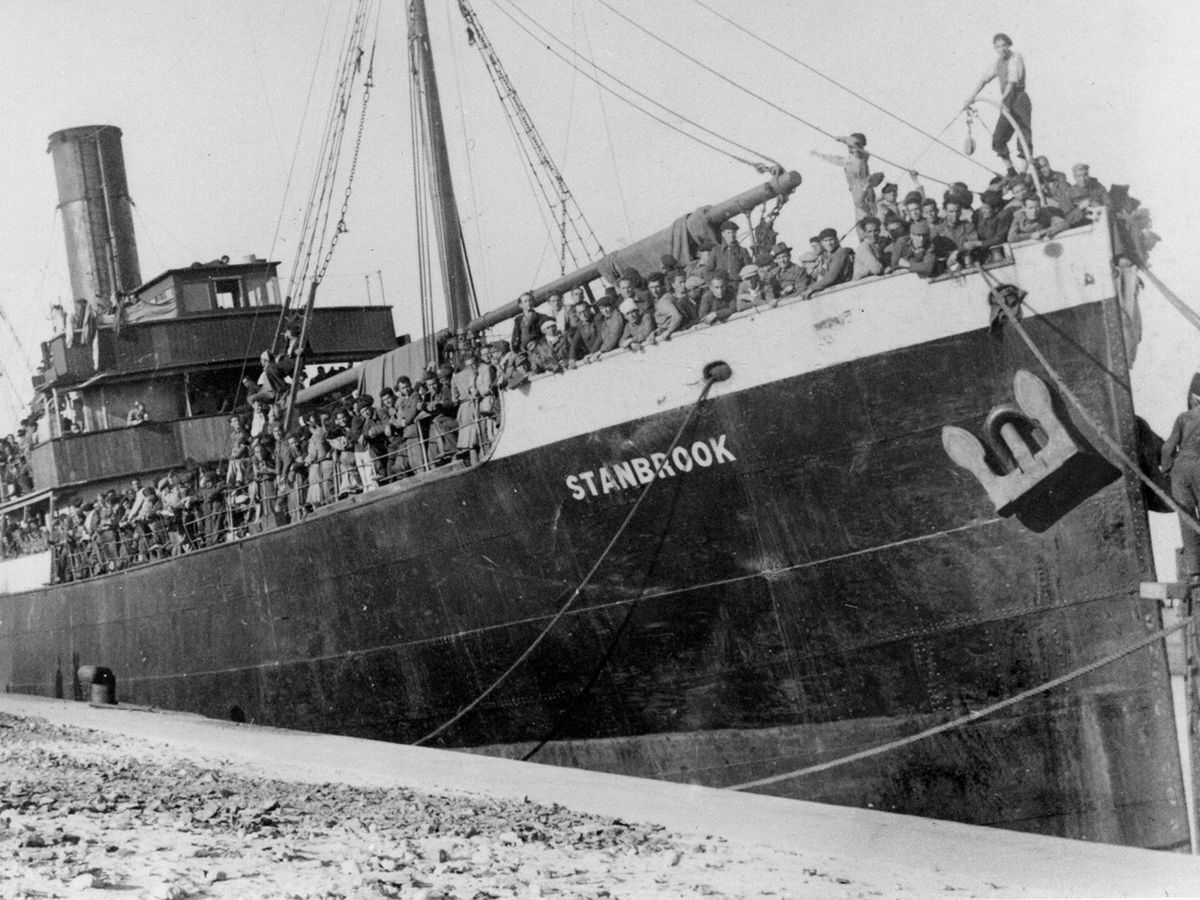 Foto: El "Stanbrook" en el puerto de Orán, donde llegó el 29 de marzo de 1939 con 3.000 exiliados a bordo. (EFE)