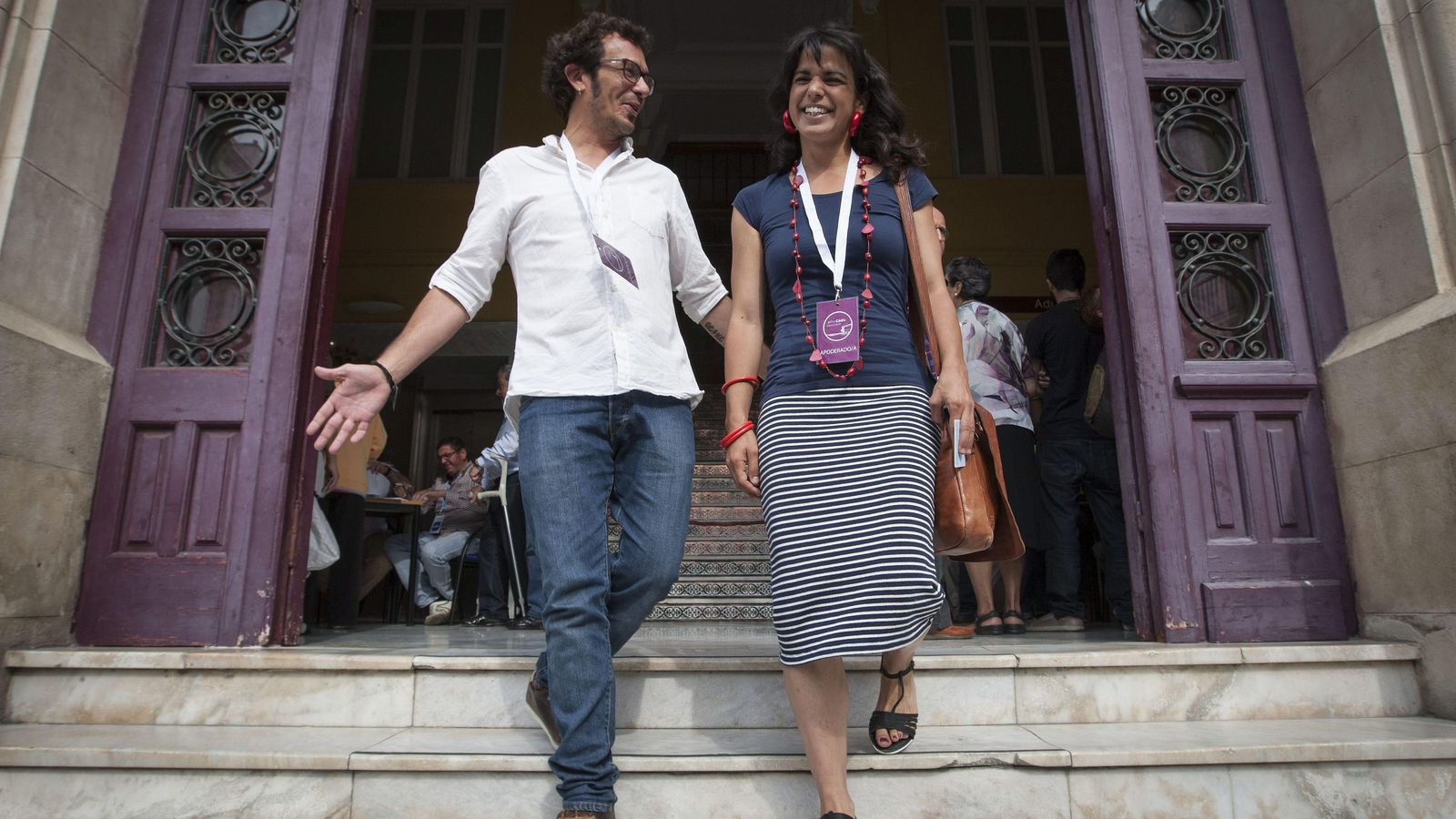 Foto: José María González Santos, 'Kichi' (Por Cádiz Sí Se Puede), acompañado por su pareja y secretaria general de Podemos en Andalucía, Teresa Rodríguez. (EFE)