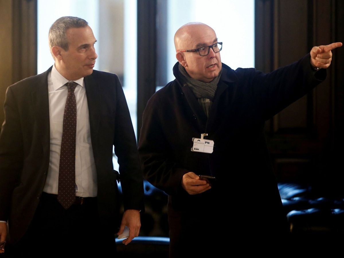 Foto: El abogado de Carles Puigdemont, Gonzalo Boyé (d), y el jefe de la oficina del expresidente, Josep Lluis Alay (i). (EFE) 