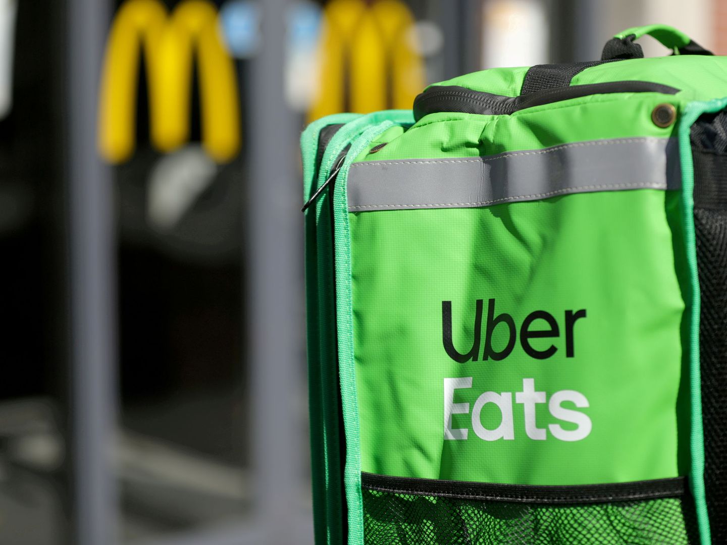 Caja de reparto de Uber Eats. (Reuters)