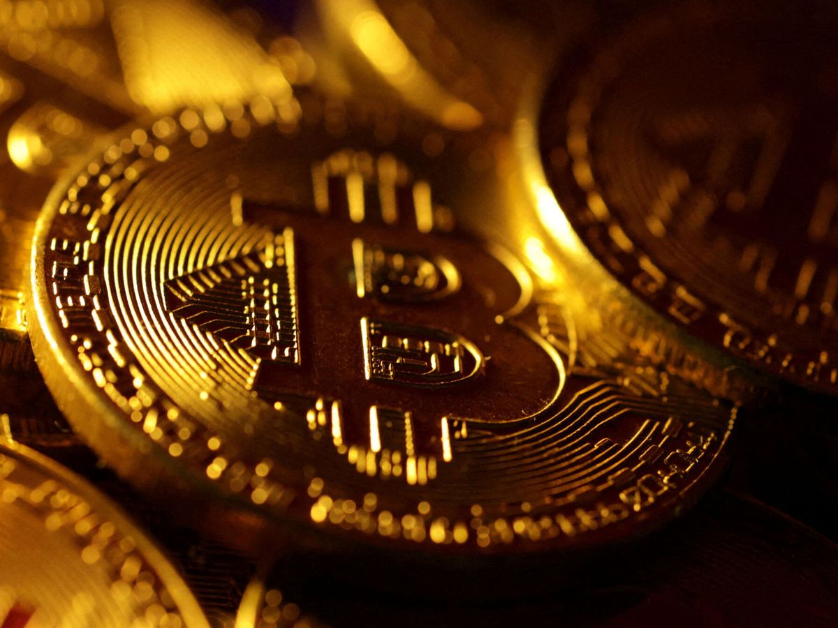 Foto: Ilustración del bitcoin. (Reuters/Dado Ruvic)
