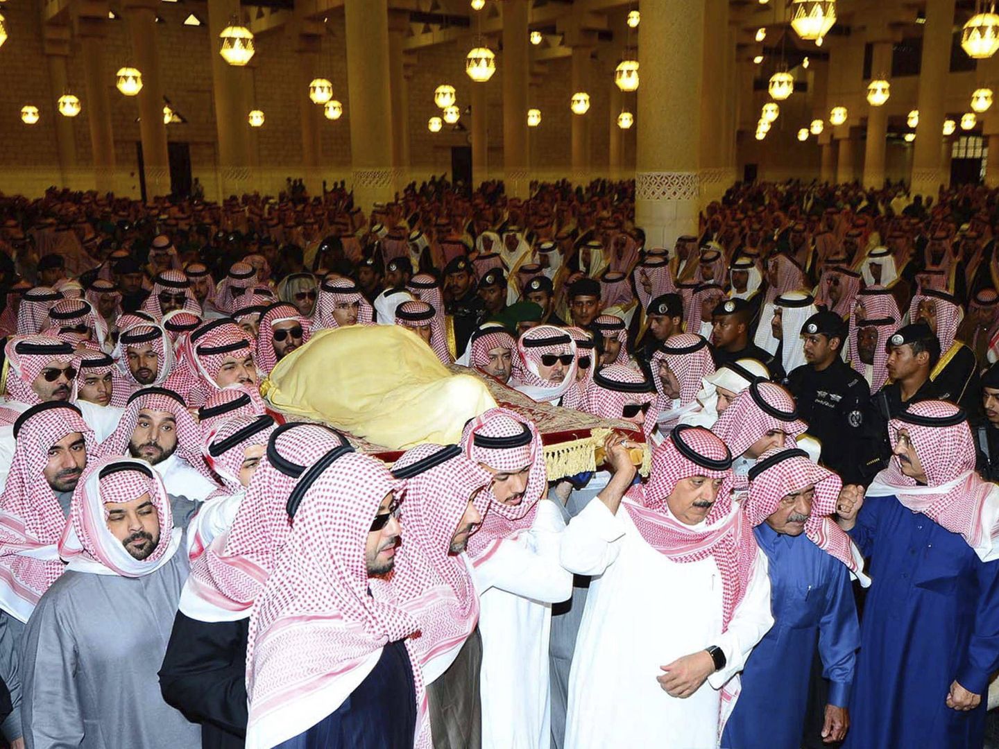 El funeral del rey Abdalá, en Riad. (EFE)