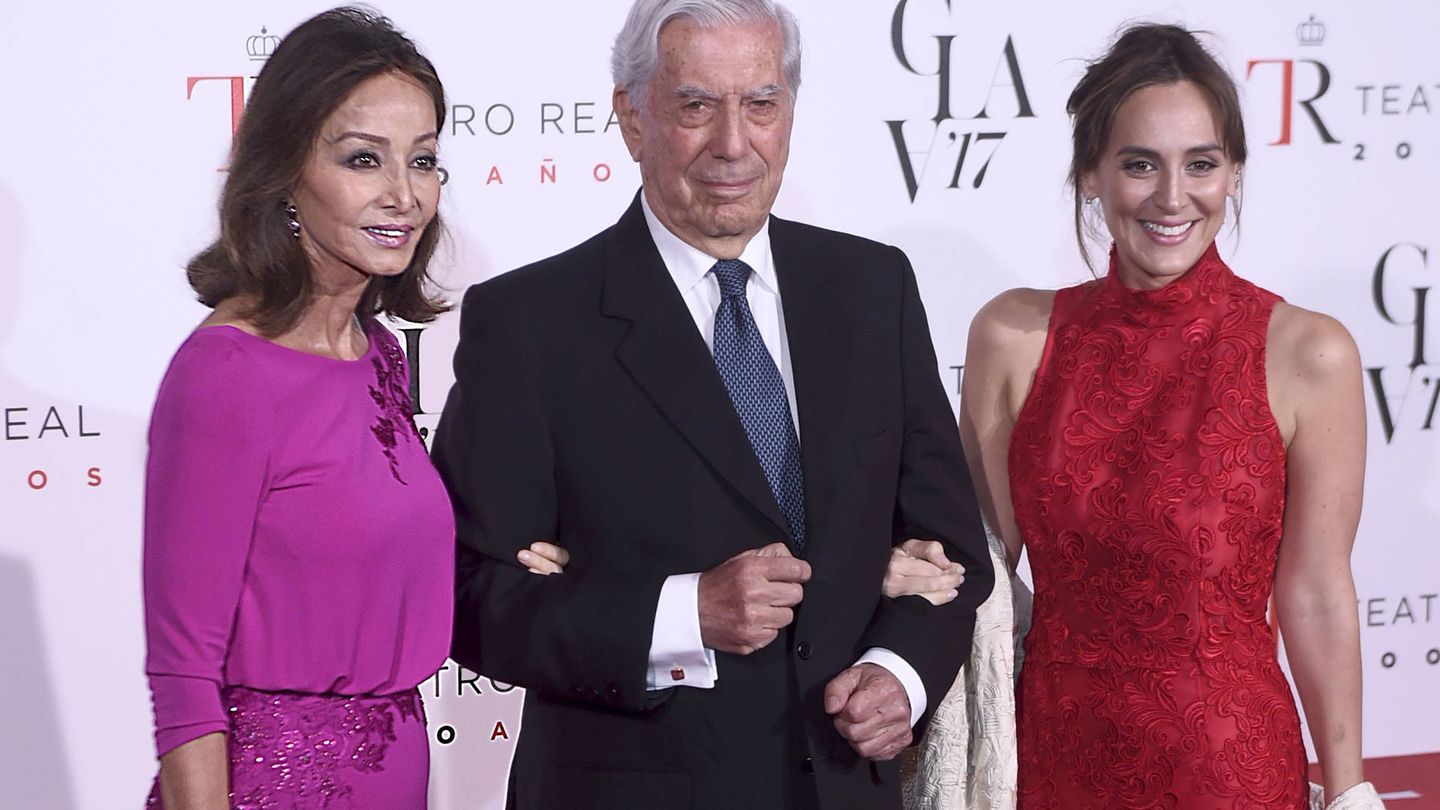 Isabel Preysler, Mario Vargas Llosa y Tamara Falcó. (Gtres)