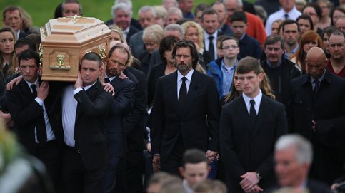 Jim Carrey, roto de dolor, en el funeral de su novia Cathriona White en Irlanda