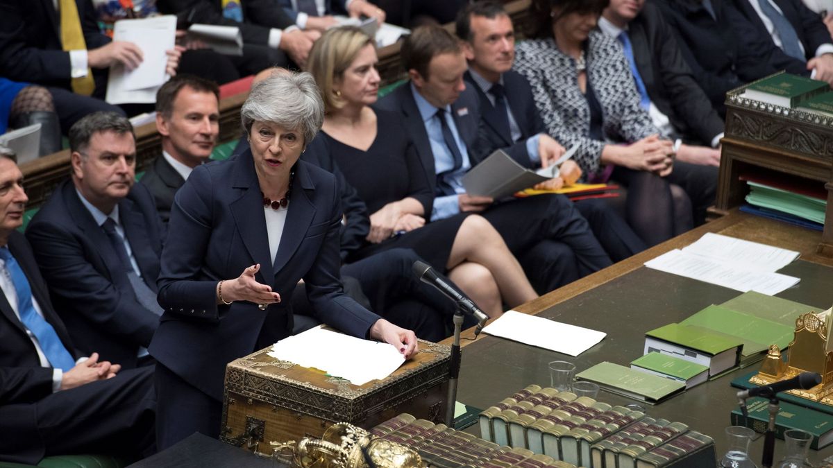 El Parlamento británico rechaza todas las alternativas al Brexit de May