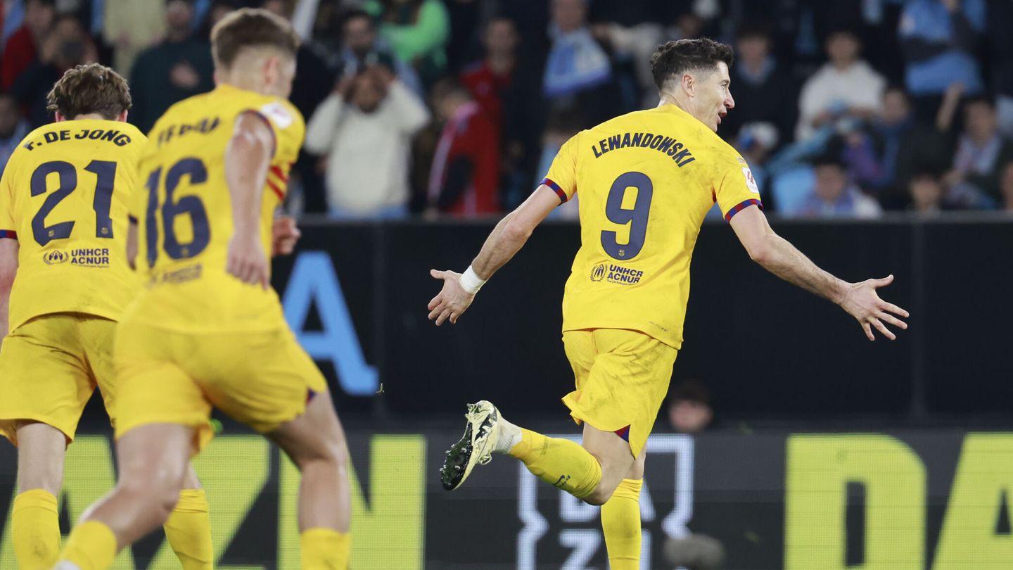 Robert Lewandowski celebra su segundo gol ante el Celta de Vigo (EFE/Lavandeira jr).