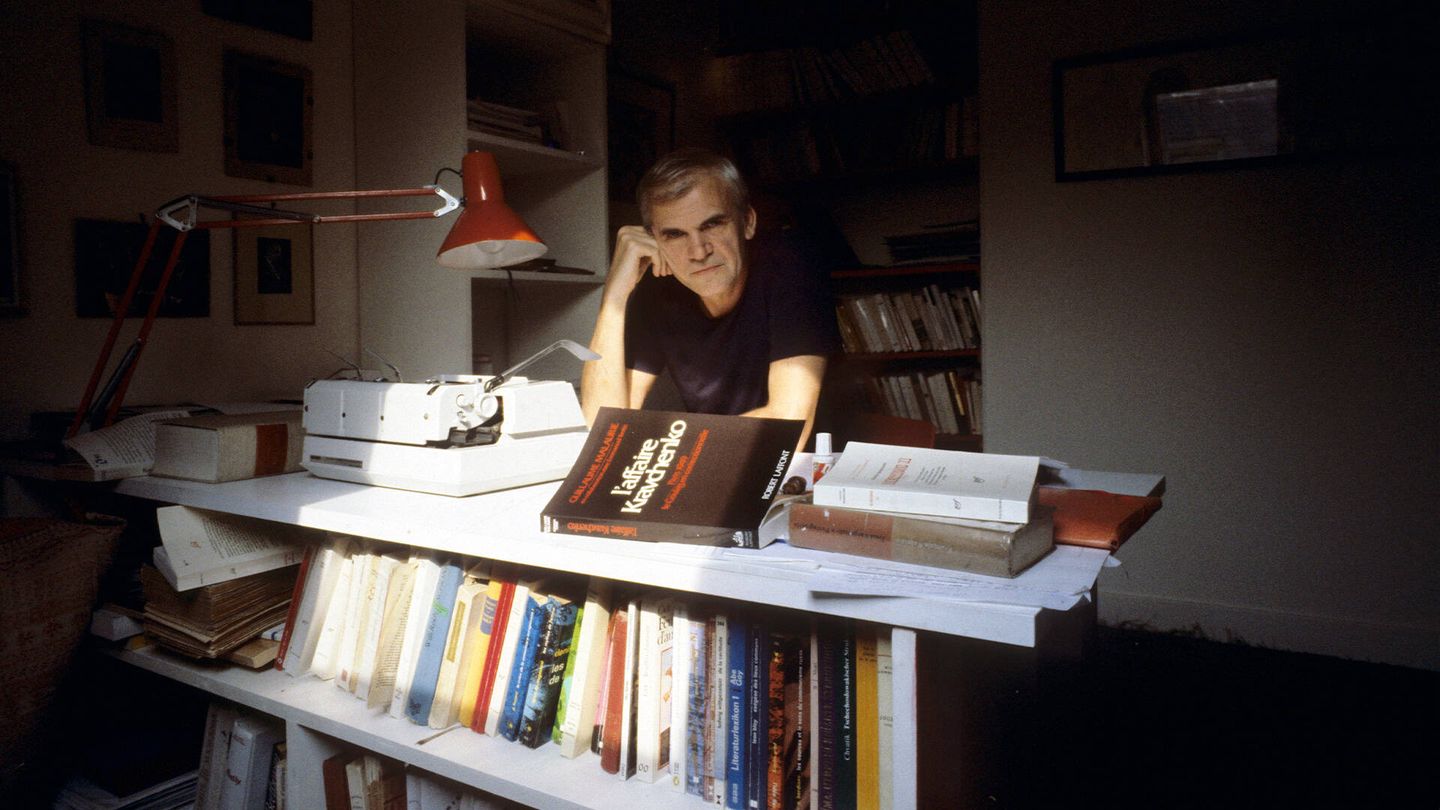 El escritor Milan Kundera. (Francois Lochon/Gamma-Rapho/Getty)