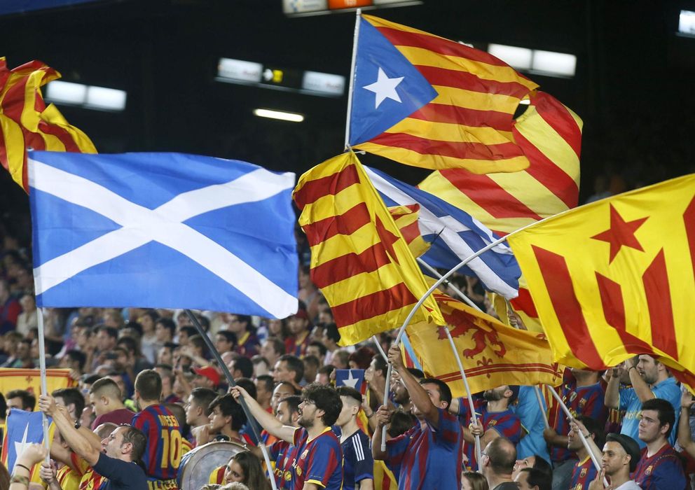Foto: Banderas separatistas y escocesas (Reuters)