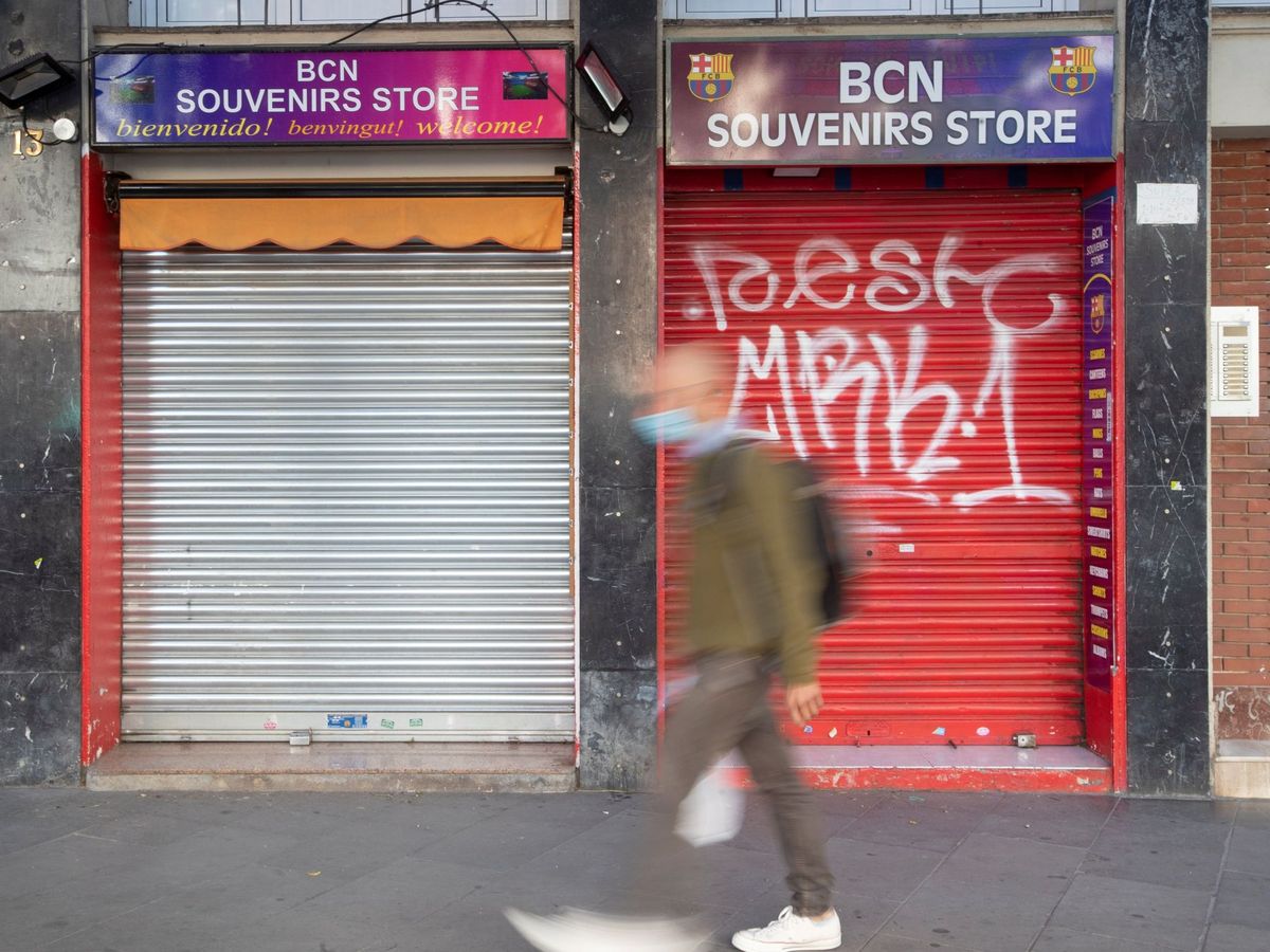 Foto: Un comercio con la persiana echada en Barcelona. (EFE/Marta Pérez)