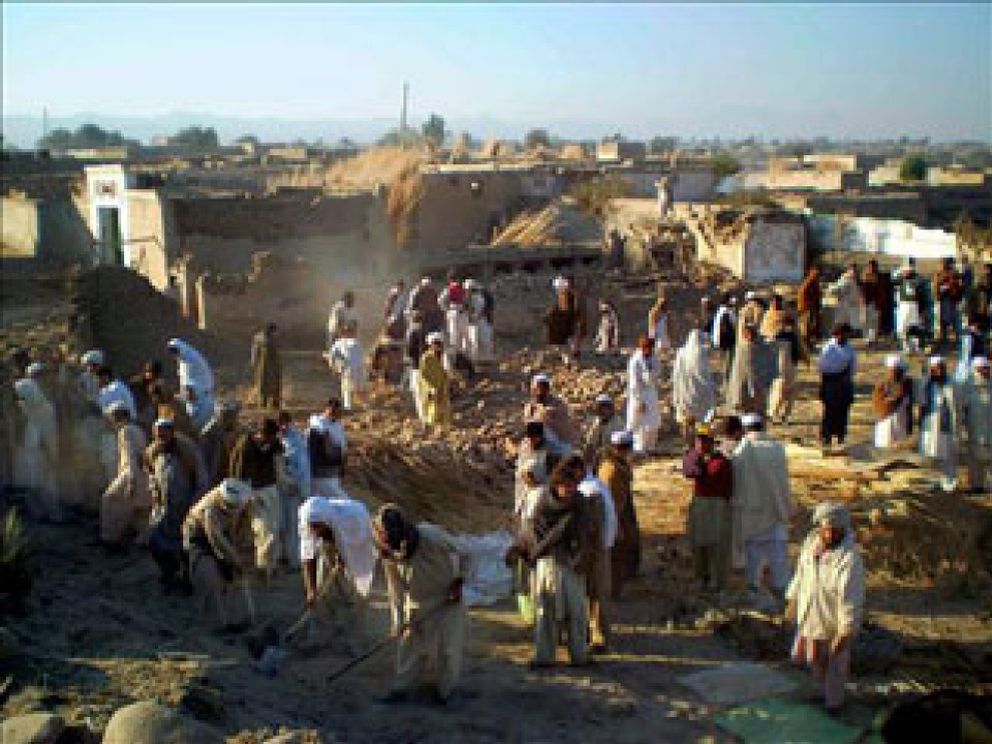 Foto: Se elevan a 88 los muertos en un atentado suicida contra un partido de voleibol en Pakistán