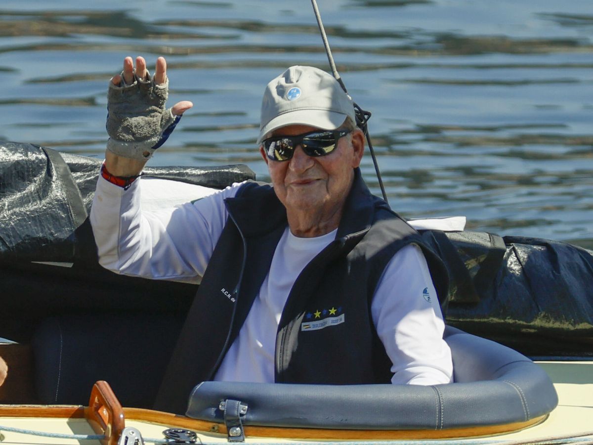Foto: El rey Juan Carlos, entrenando a bordo del Bribón el pasado mes de julio. (EFE/Lavandeira Jr)