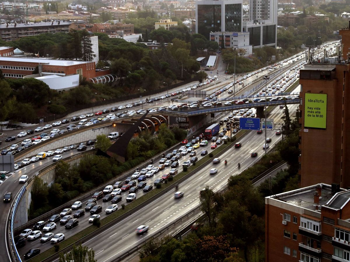 Foto: Vista de la carretera M-30 de Madrid. (EFE)