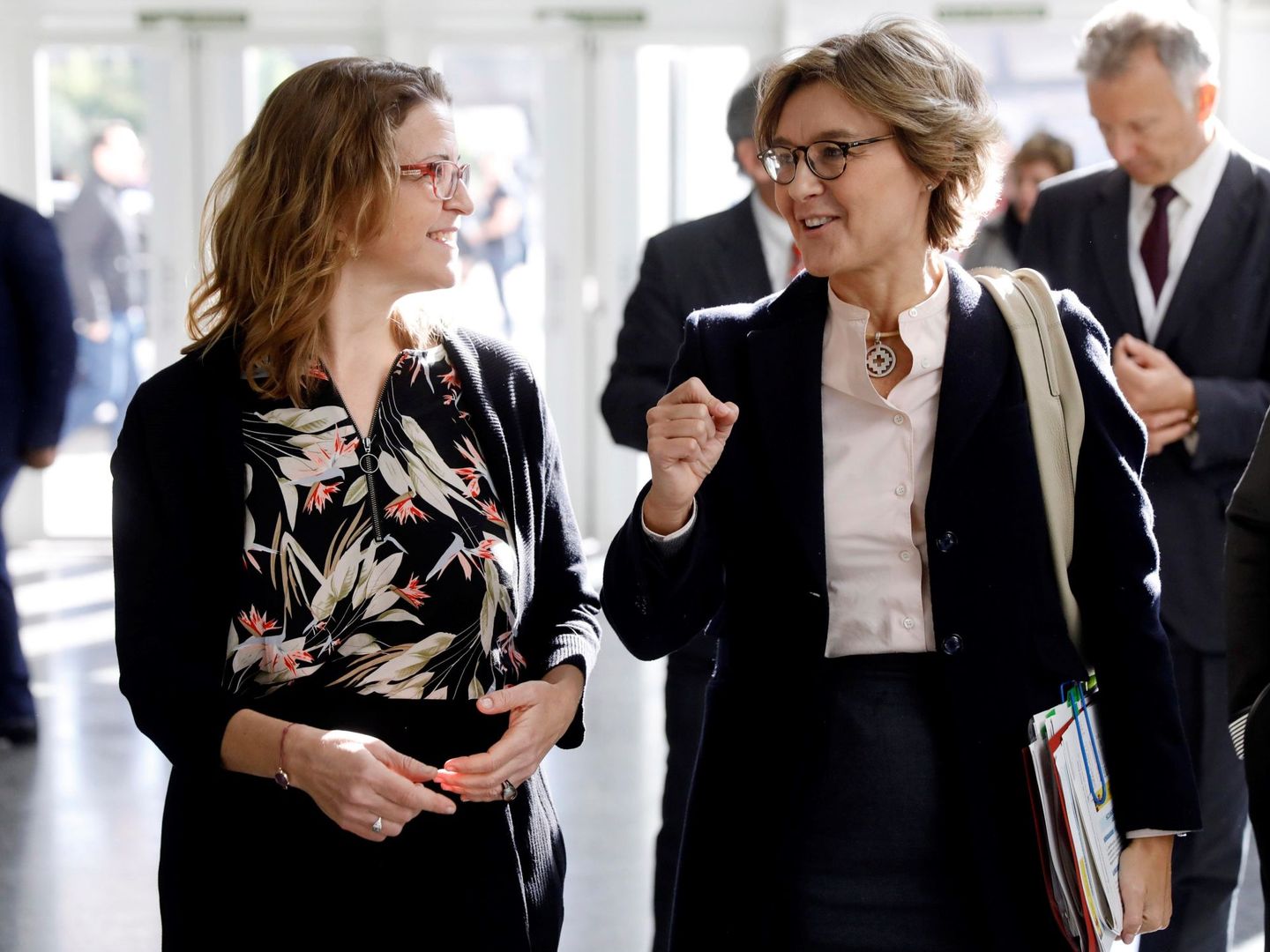 La 'consellera' Elena Cebrián, con la ministra de Medio Ambiente, Isabel García Tejerina. (EFE)