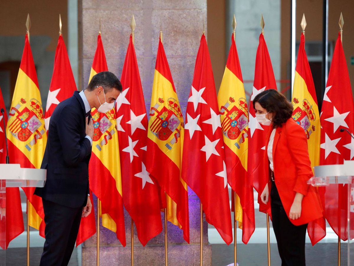 Foto: La presidenta de la Comunidad de Madrid, Isabel Díaz Ayuso, y el presidente del Gobierno, Pedro Sánchez. (EFE) 
