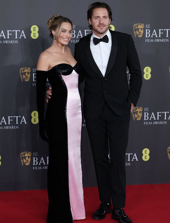 Margot Robbie y su marido, Tom Ackerley. (Reuters/Isabel Infantes)