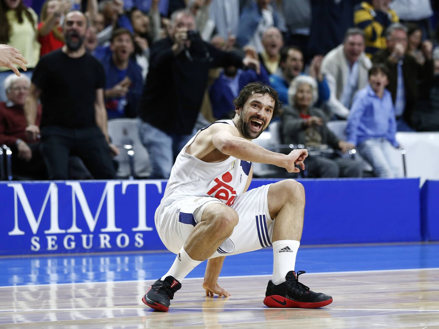 Sergio Llull fue elegido 'MVP' de la Copa del Rey, la Liga Endesa y la Euroliga la pasada temporada. (ACB Photo/V. Carretero)