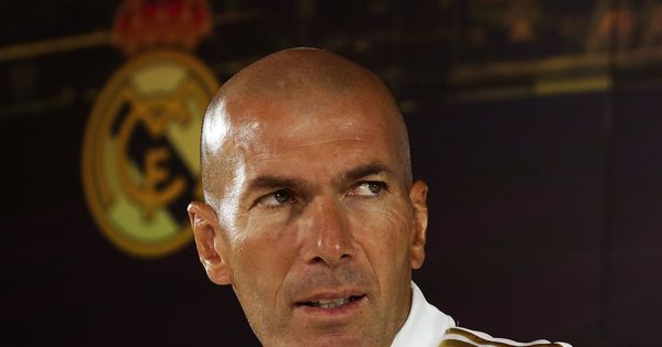 Foto: Zidane, durante la comparecencia del sábado en el Bernabéu. (EFE)