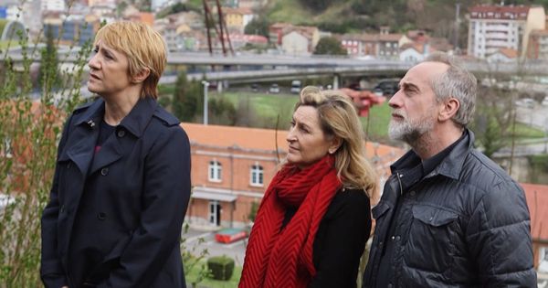 Foto: Blanca Portillo junto a Gonzalo de Castro en la cuarta entrega de 'Ellas'. (RTVE)
