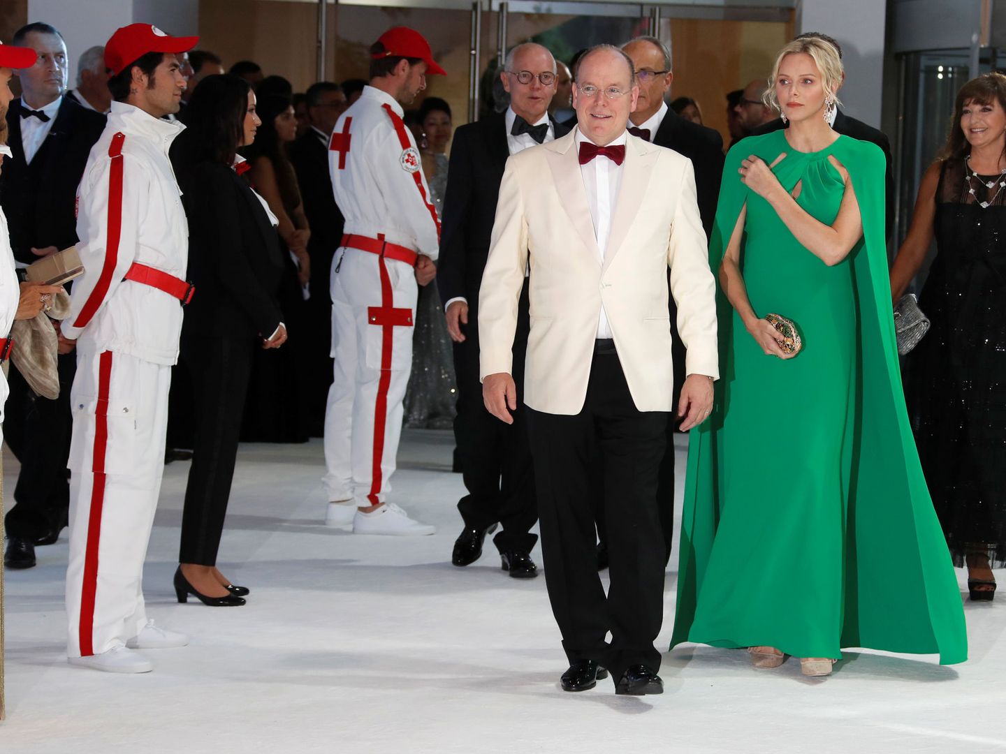 Alberto y Charlene de Mónaco en la gala de la Cruz Roja. (Reuters)