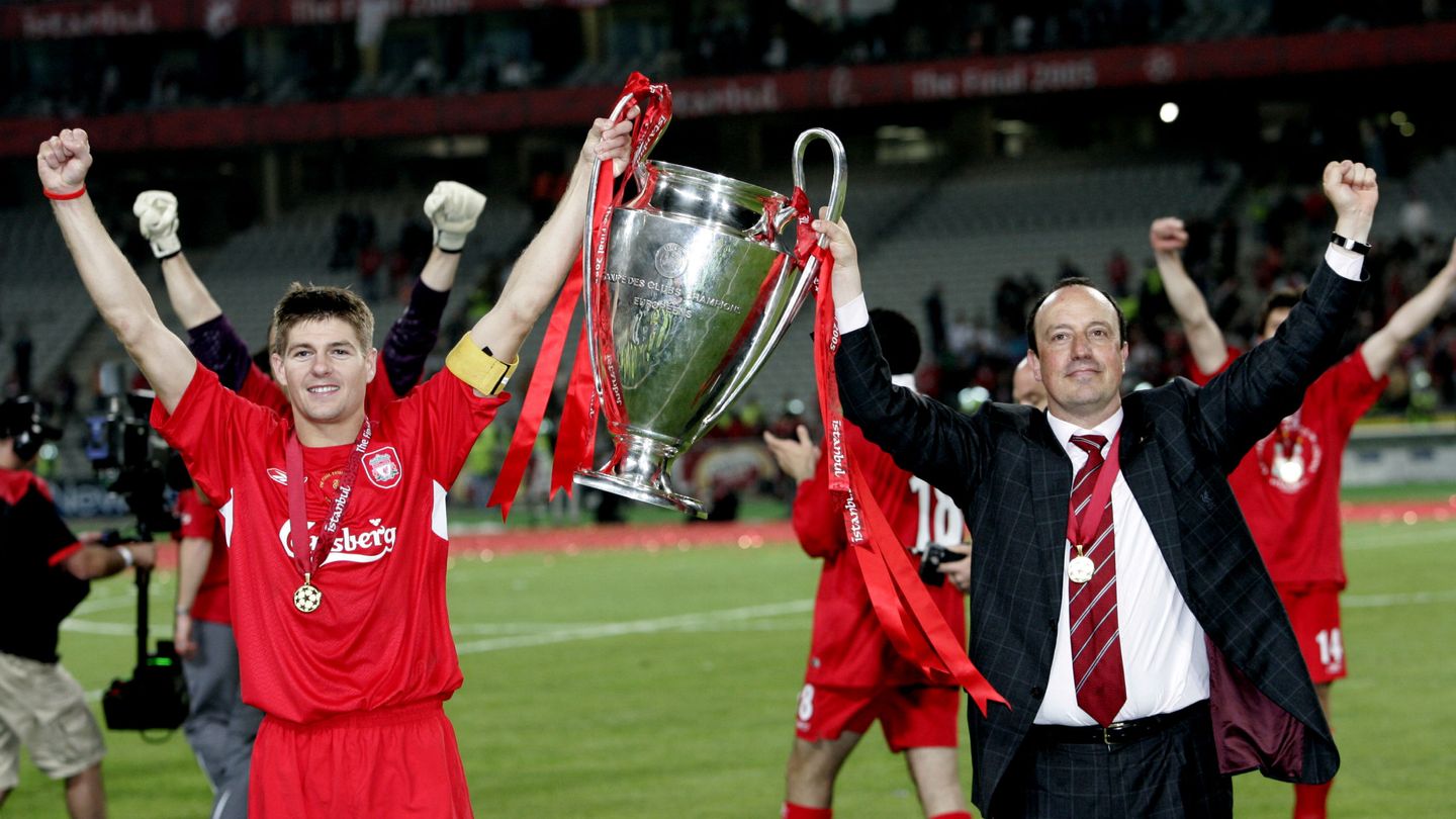 Benítez y Gerrard, en plena celebración de la Champions League. (Reuters)