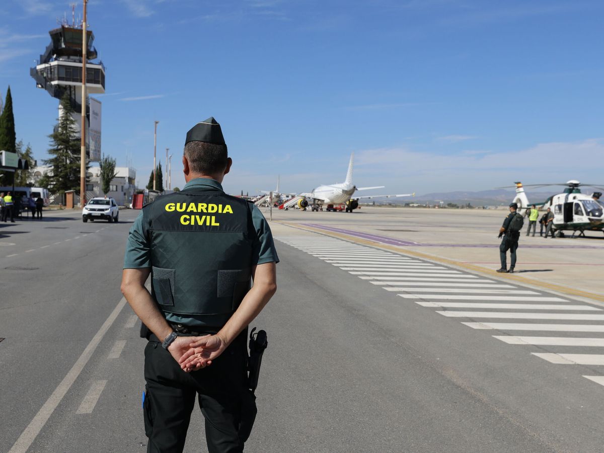 Foto: Un guardia civil, en una imagen de archivo. (Europa Press/Álex Cámara)