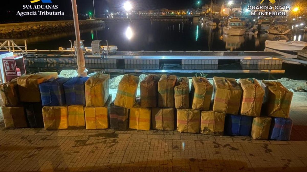 Detienen a cuatro personas en Ayamonte con más de 1.300 kg de hachís en un barco 