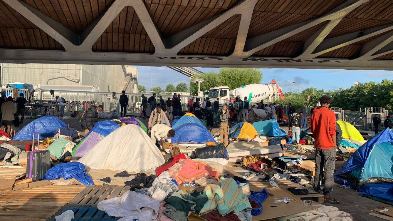 Foto: Desalojo de un campamento de refugiados a las afueras de París antes de los Juegos Olímpicos. (Collectif Accès au Droit)