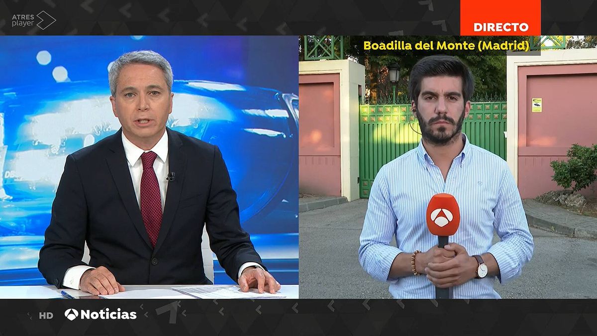 Vicente Vallés salva a un reportero de 'Antena 3 Noticias' que se encasquilla en directo