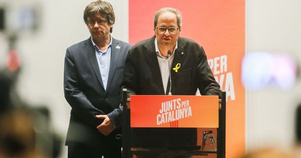 Foto: El presidente de la Generalitat, Quim Torra, y su predecesor, Carles Puigdemont. (EFE)