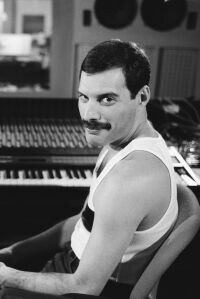 Freddie Mercury, 75 años de su nacimiento: la novia, el villano y la herencia