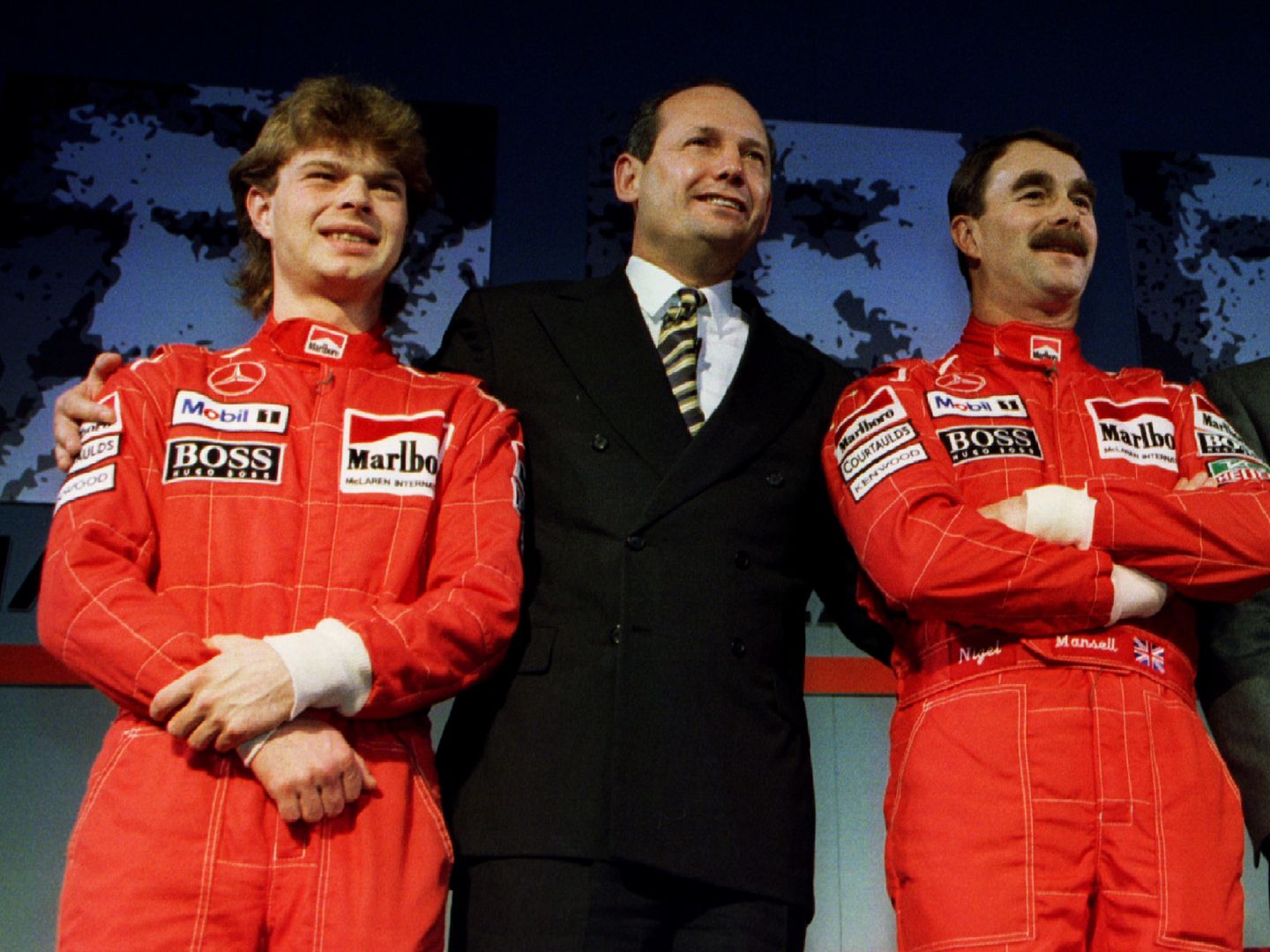Ron Dennis, en el centro de la imagen, durante la presentación de McLaren en 1995