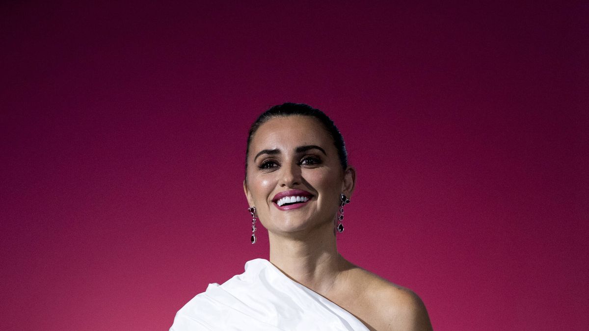 8 lecciones de moda de Penélope Cruz a sus 50 años: del vestido vintage para los Oscar al escote infalible