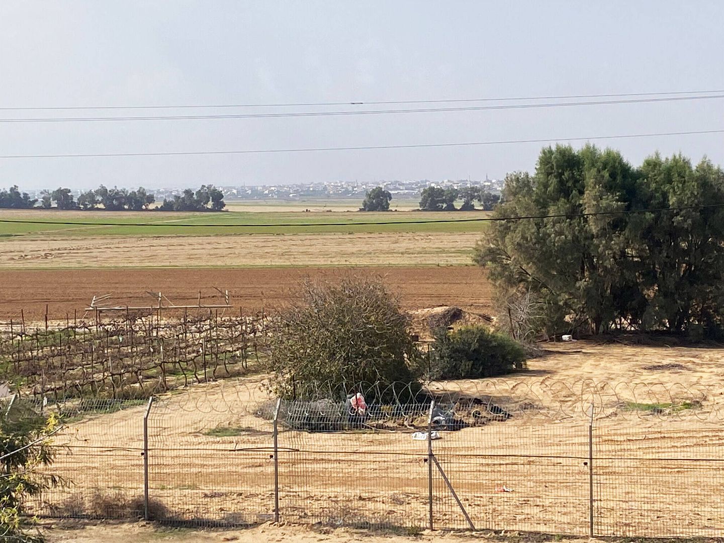 Vista de la Franja de Gaza desde el 'kibutz', ubicado a apenas 1.600 metros. (A. Requeijo)