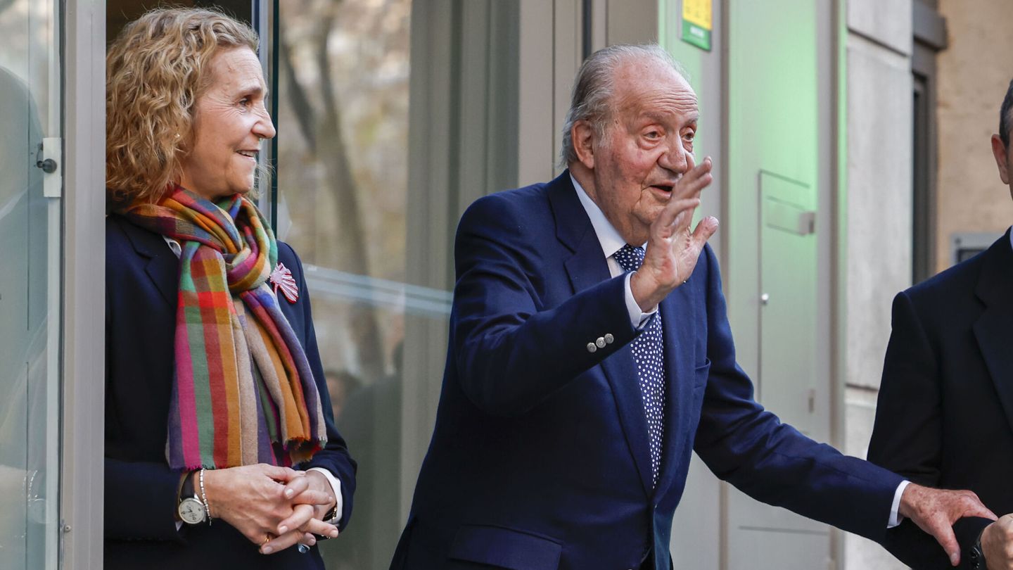 El rey Juan Carlos y la infanta Elena, a su salida de la comida con motivo del 60 cumpleaños de la infanta Elena. (EFE/Javier Lizón)