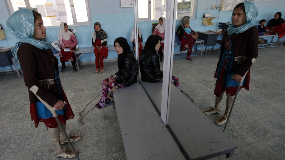 Una doctora española dedicada a que los niños afganos caminasen de nuevo
