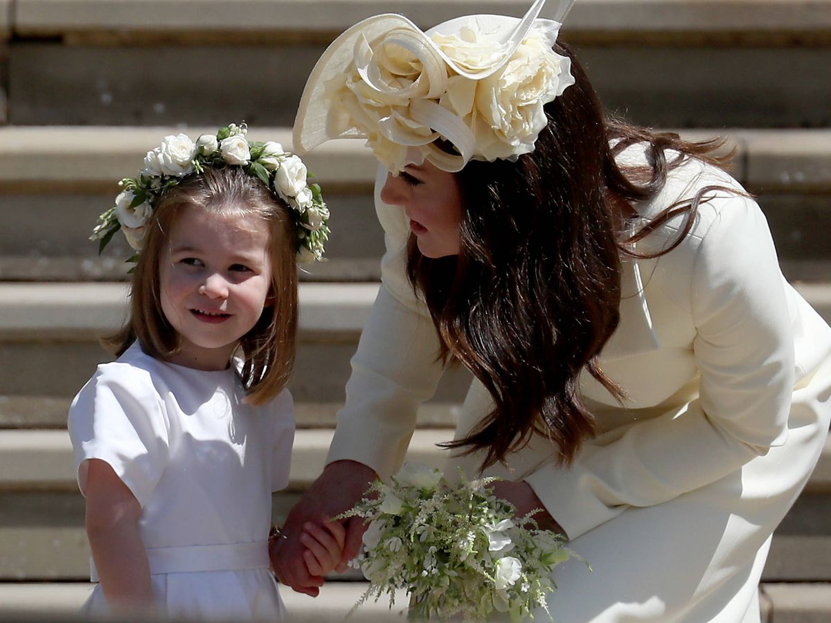 Foto: La princesa Charlotte y Kate Middleton, en la boda de Harry y Meghan. (Getty)