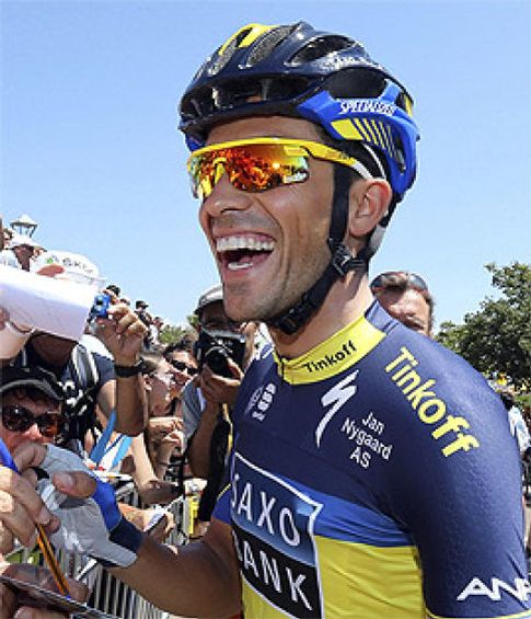 Foto: Contador se aprovecha de la debilidad de Froome y recorta un minuto en la general