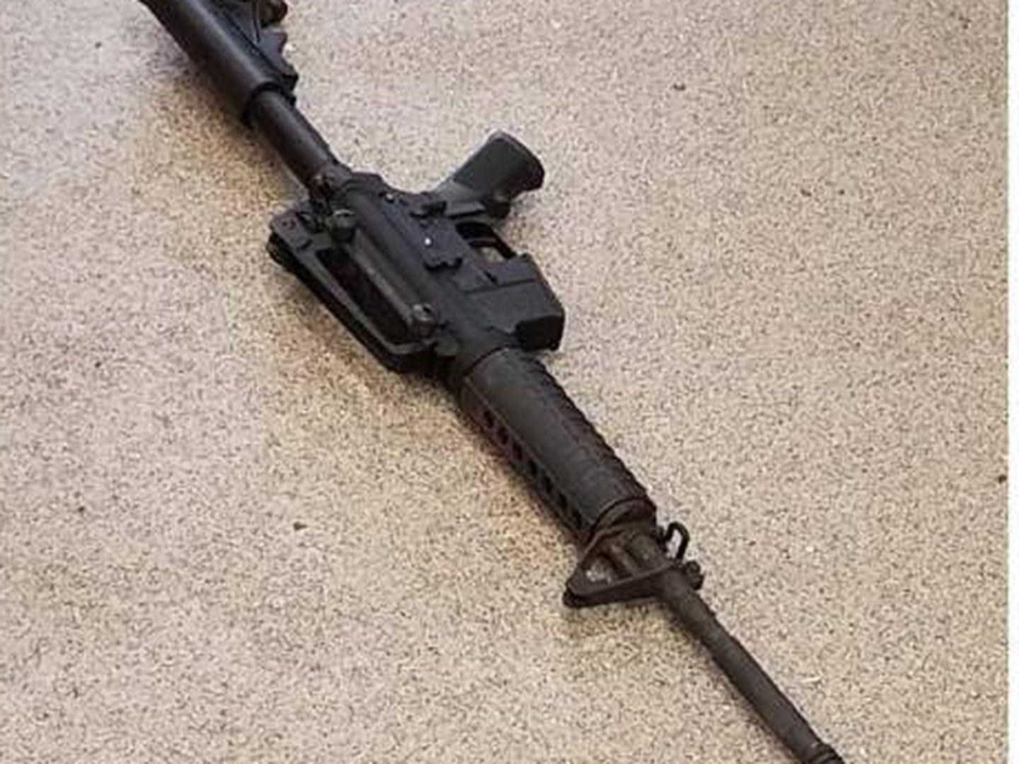 El rifle AR-15 con el que Travis Reinking mató a cuatro personas