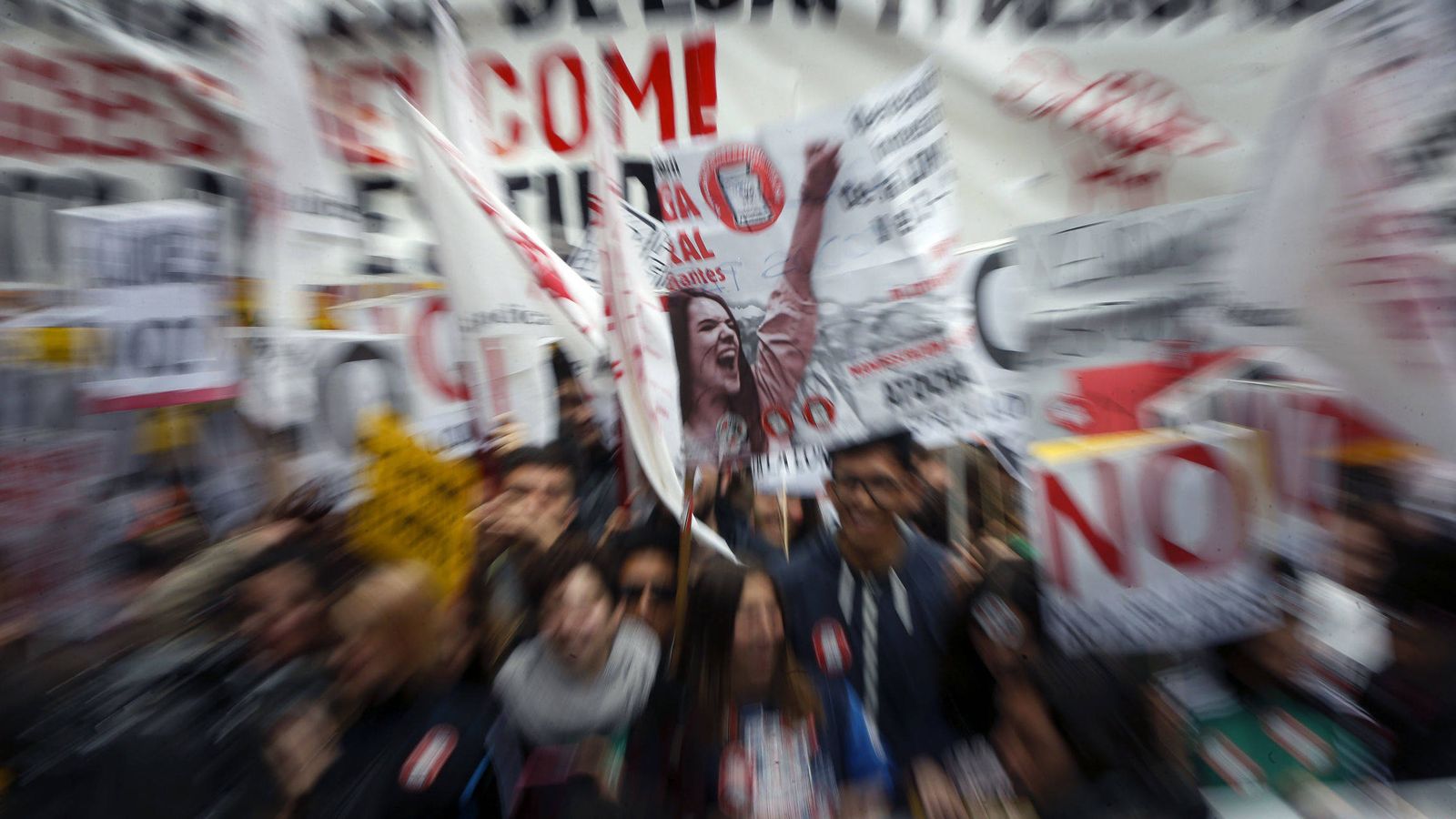 Foto: Manifestación convocada en Madrid para exigir la derogación de la Lomce y del decreto 3. (EFE)