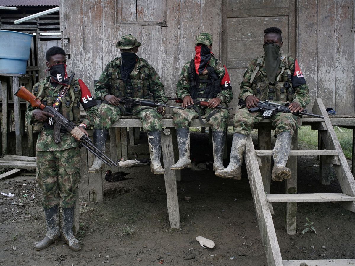 Foto: Miembros del Ejército Nacional de Liberación (ELN) de Colombia. (REUTERS/Federico Rios)