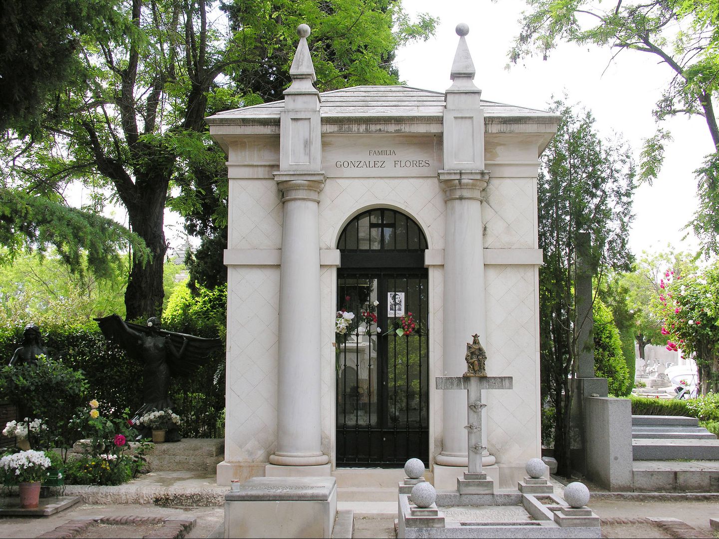 Mausoleo de Lola Flores y su familia en La Almudena. (Gtres)