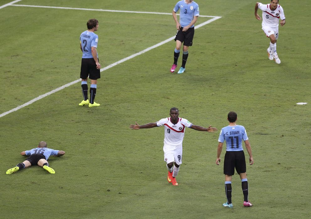 Foto: Joel Campbell celebra el gol del empate a uno ante Uruguay.