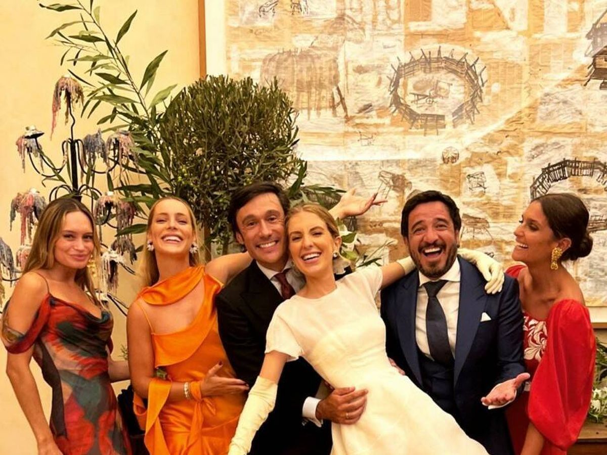 Foto: Luisa Bergel con algunos de sus invitados, en su boda. (IG)