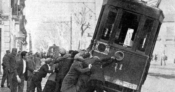Foto: Sabotaje al tranvía en Barcelona en la huelga de 1919