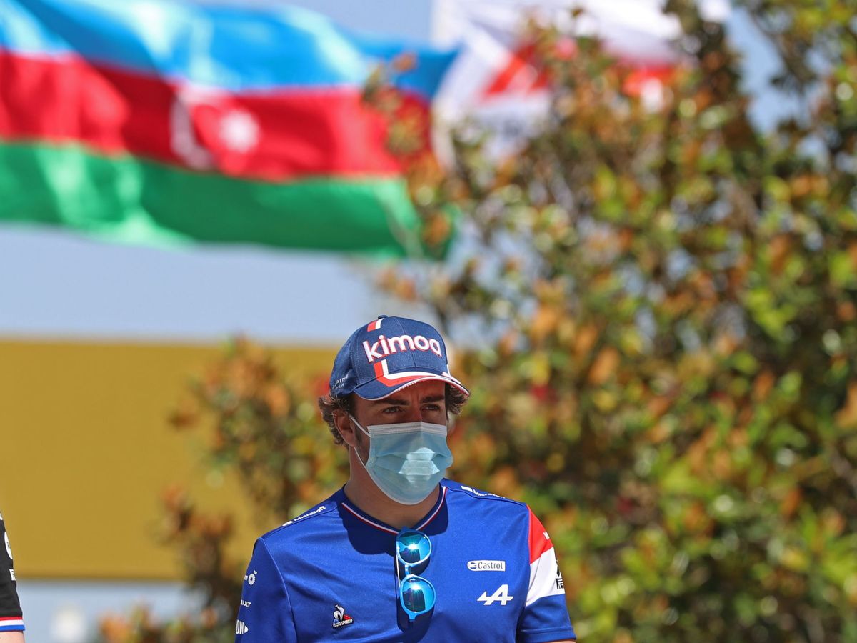 Foto: Fernando Alonso sigue trabajando para superar una de las mayores limitaciones con el Alpine, que explicaba en la rueda de prensa